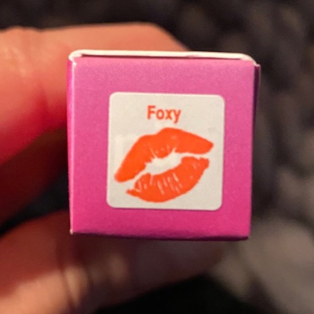 Pur Chateau Kisses Lip Gloss in Foxy - NWT - Picture 3 of 9